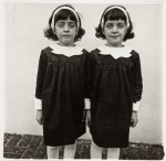 Фотография | Diane Arbus | Identical Twins