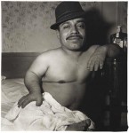 Фотография | Diane Arbus | Mexican dwarf in his hotel room