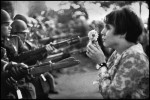 Митинг хиппи против войны во Вьетнаме у здания Пентагона, 1967