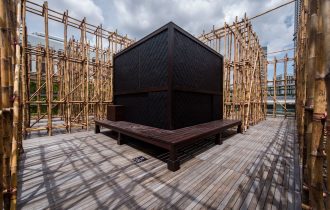 Риркрит Тираванни: искусство взаимоотношений