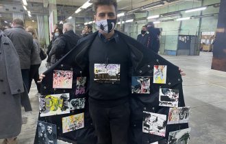 «Я продолжаю клоунировать, и людям это нравится», — интервью Александра Петрелли о галерее «Пальто» и рынке искусства в России и за рубежом