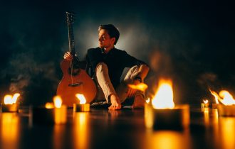 «Все, что угодно, может быть источником вдохновения, если мы к этому готовы», — интервью с музыкантом Андреем Аксеновым